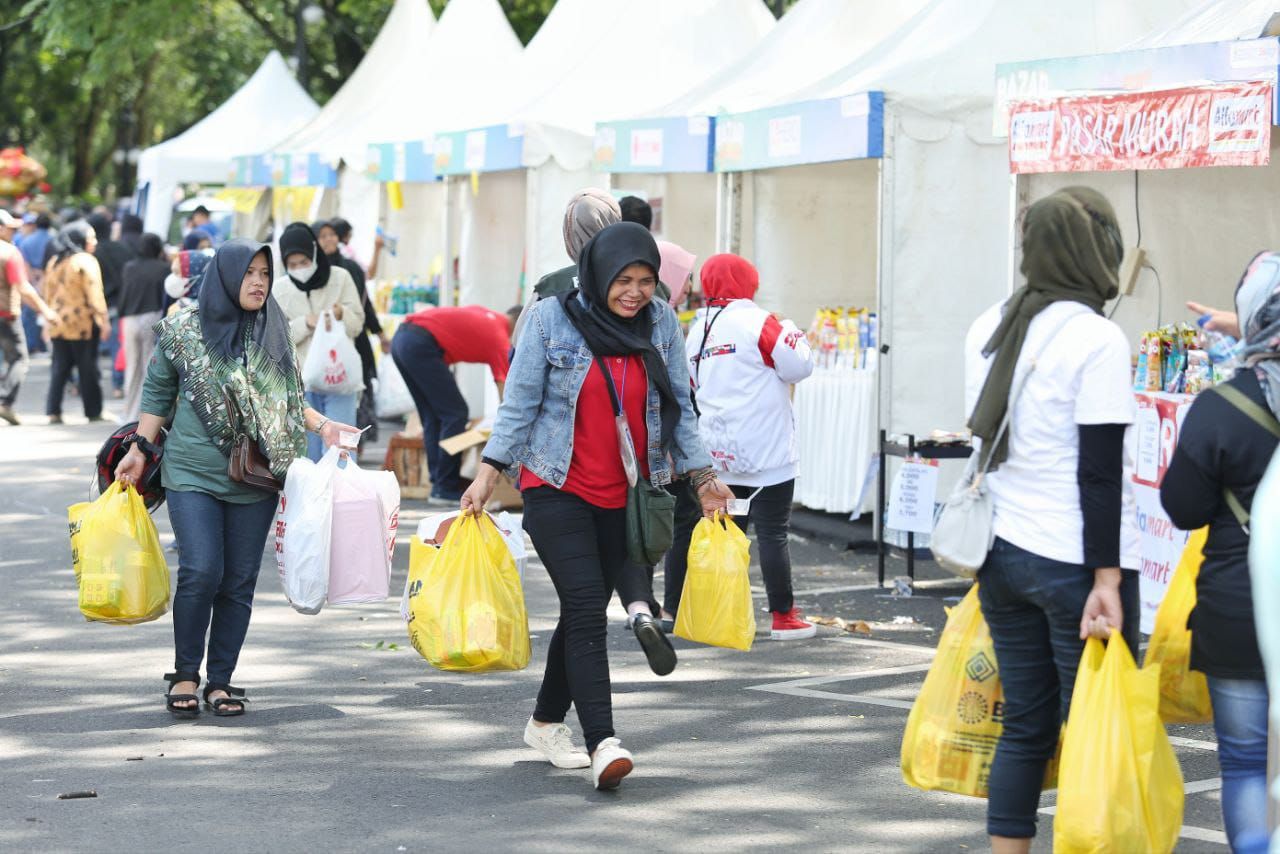 Operasi pasar murah yang dilaksanakan oleh Pemerintah Kota Bandung.