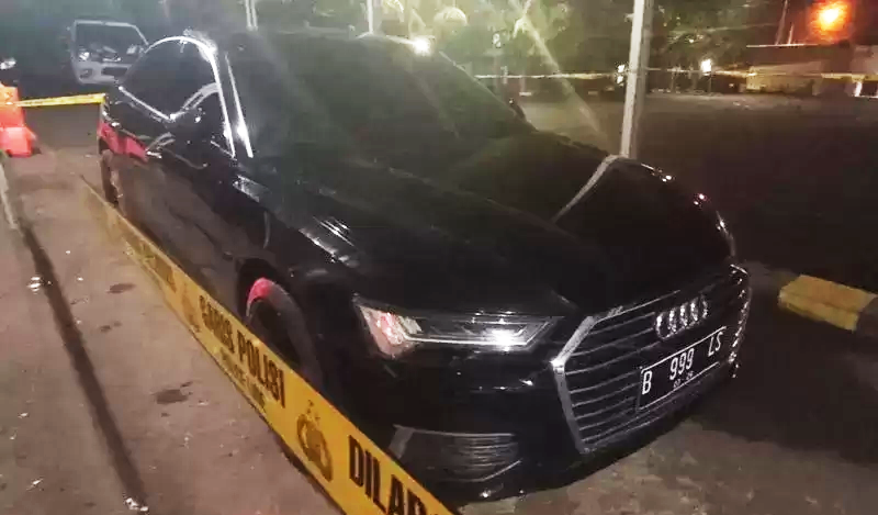 Sedan mewah Audi type A6 menjadi saksi bisu dan barang bukti yang diamankan Polres Cianjur, Jawa Barat, dalam kasus lakalantas yang menyebabkan mahasiswi Cianjur meninggal dunia.