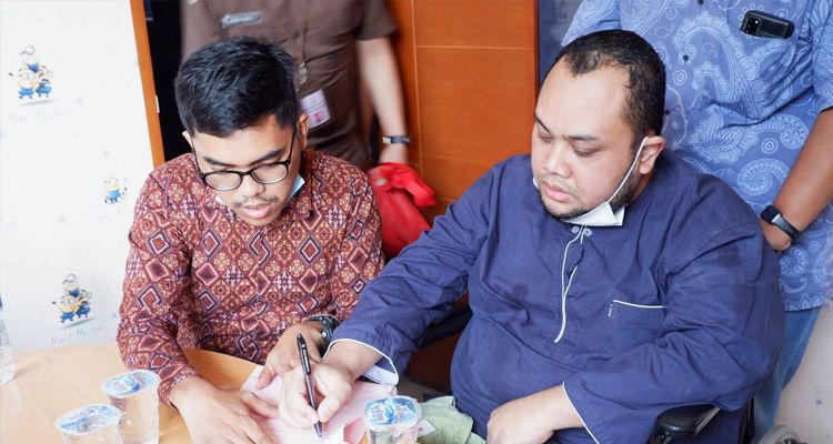 Mantan Kepala KCP Bjb Pangalengan Kabupaten Bandung Achmad Majudin Syam Pradipta, tersangka kasus korupsi