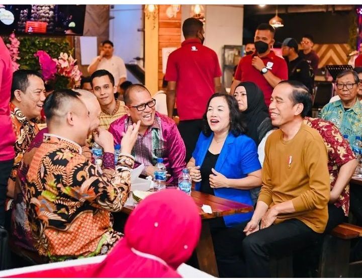 Ngobrol santai Jokowi dan para pemimpin redaksi media massa di Medan Sumatera Utara jelang Hari Pers Nasional