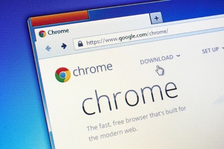 Jika pengguna browser Chrome tak mengupdate ke versi terbaru, maka sama saja mereka membiarkan diri mereka sendiri dan perangkat mereka 'ditelanjangi' malware.