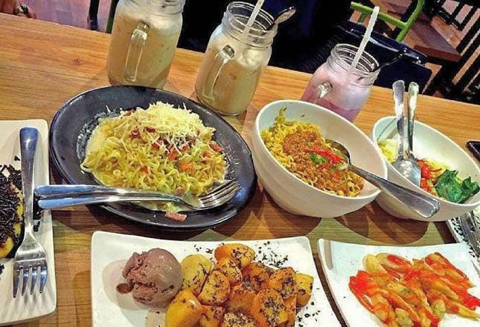 5 Tempat Wisata Kuliner Di Bandung Yang Punya Banyak Pilihan, Jajanan ...