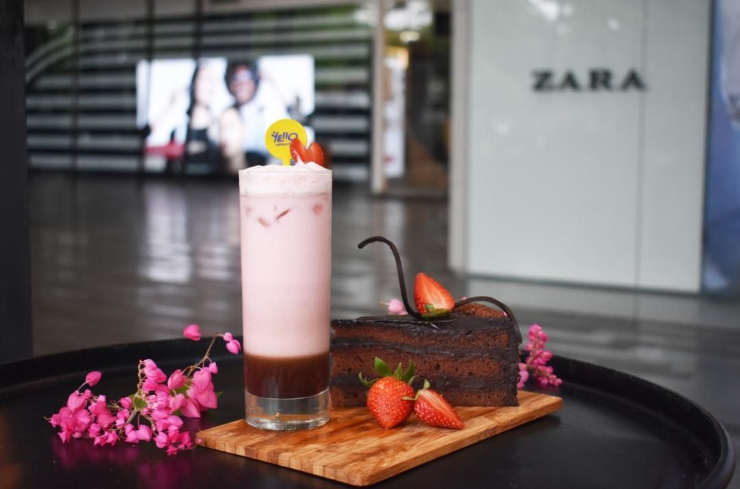 Cake coklat berlayer  bisa dinikmati dalam merayakan Valentine's Day di YELLO Hotel Paskal Bandung