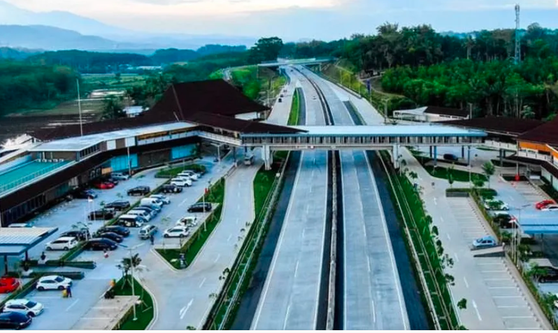 Rest area mewah Salatiga dilengkapi sky bridge melintasi tol Semarang-Solo