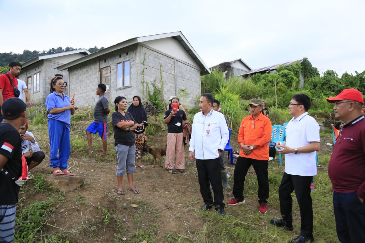 Walikota Manado menemui warga dikelurahan pandu didampingi Kadis Perkim dan Kaban BPBD Kota Manado