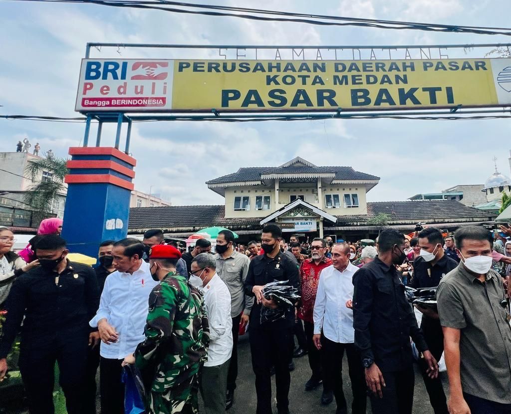 Banyak Kisah Ketika Presiden Jokowi Ajak Pemimpin Redaksi Media Massa Blusukan Ke Pasar Di Kota 