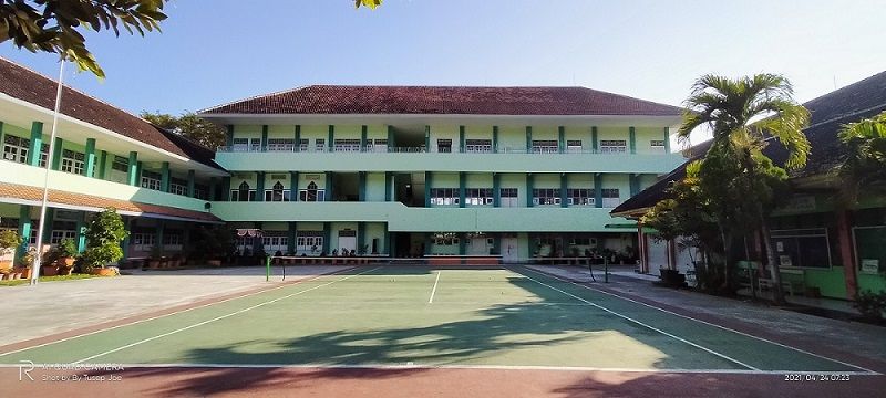 SMPN 1 Nganjuk menjadi SMP terbaik di Kabupaten Nganjuk berdasarkan nilai rerata UN 2019.