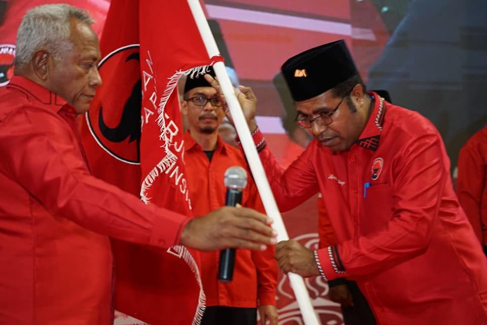 Bupati Biak Numfor Herry Ario Naap, S.Si.,M.Pd resmi dilantik sebagai Ketua Dewan Pimpinan Daerah (DPD) PDI Perjuangan Provinsi Papua, di Gedung Olah Raga Cenderawasih Kota Jayapura, Kamis (09/02/2023).