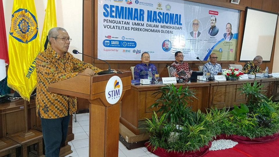 Sambutan Ketua ISEI Cabang Yogyakarta. Foto: ISEI Yogya