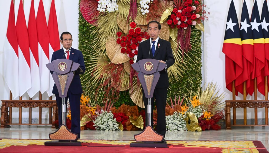 Presiden Joko Widodo melakukan pernyataan pers bersama dengan Perdana Menteri (PM) Republik Demokratik Timor-Leste, Taur Matan Ruak dalam kunjungan resminya ke Istana Kepresidenan Foto: BPMI Setpres/Muchlis Jr