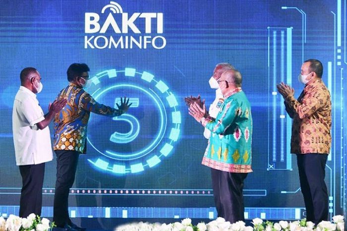 Menkominfo Johnny G. Plate resmikan BTS 4G Desa Usuren, Siresi dan Kasi Indah di Provinsi Papua Barat