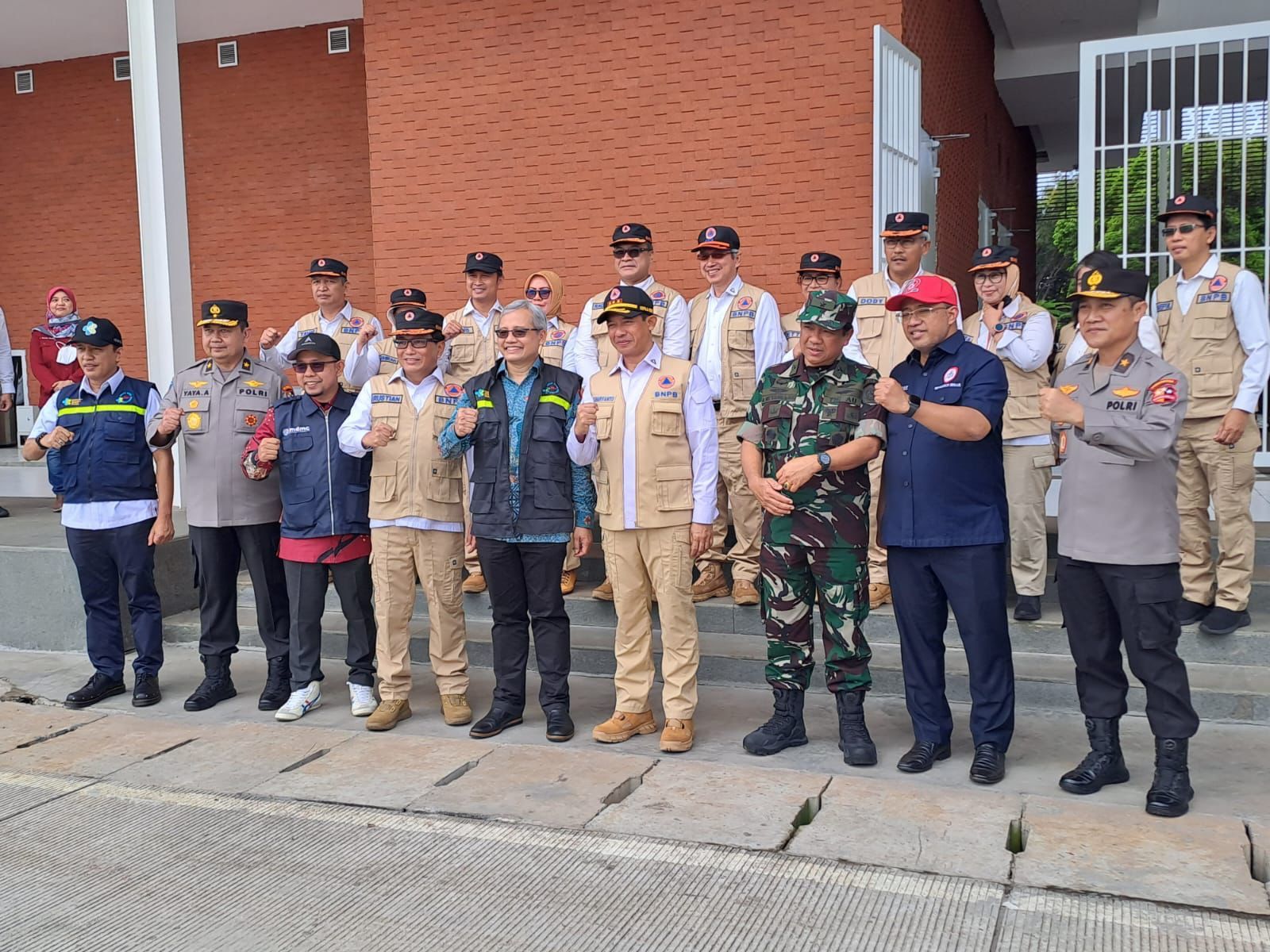 Pengurus Besar Ikatan Dokter Indonesia (PB IDI) bersama stakeholder sebagai bagian EMT Indonesia.  Atas nama Pemerintah RI mengirimkan relawan tenaga medis untuk membantu menangani korban gempa di Turki.