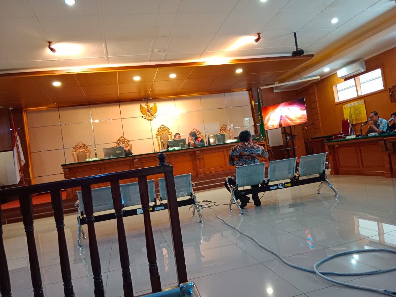 Ahli Hukum Unpad Soma Wijaya saat memberikan keterangan di persidangan kasus perusakan tembok di tanah Jalan Surya Somantri Kota Bandung