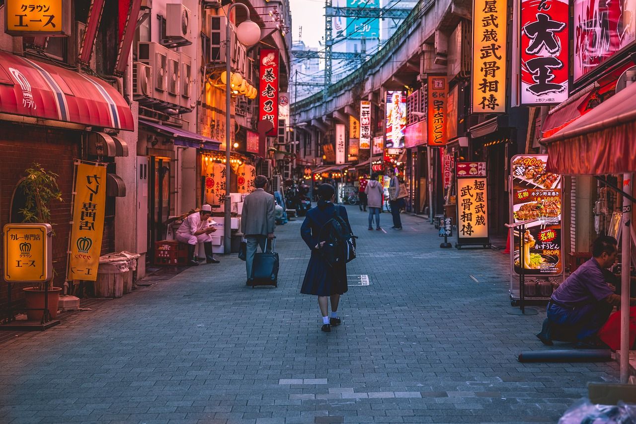 Ilustrasi-Warga Jepang diantara jalanan Kota yang lengang. Populasi penduduk di negara ini diperkirakan menyusut hingga 40 persen pada tahun 2060.
