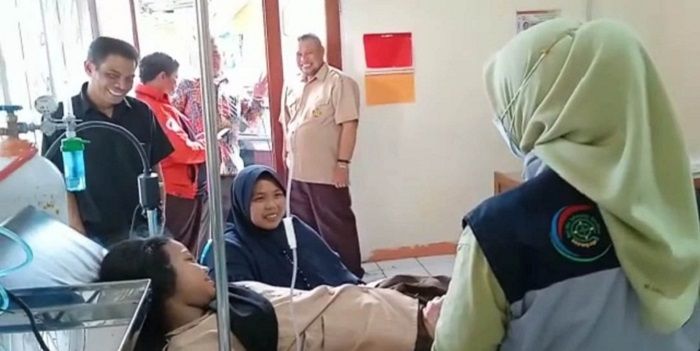 Keracunan massal siswa SD di Kabupaten Garut.*