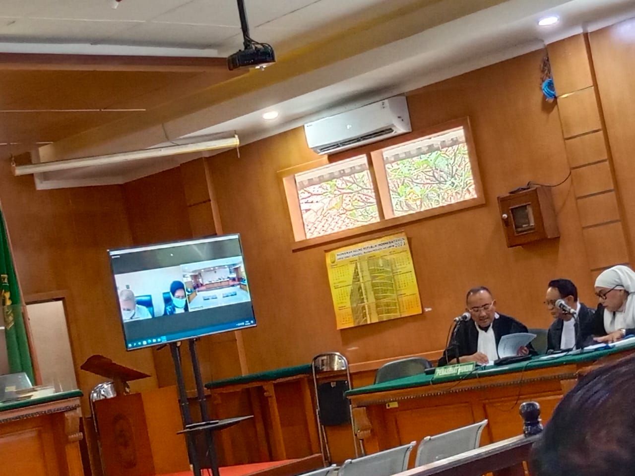 Suasana persidangan Sudrajad Dimyati, hakim agung yang hadir secara online