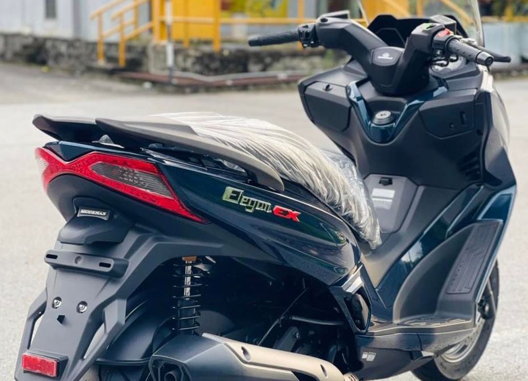 Tampilan Modenas Elegan EX sebagai skutik touring yang berani diadu dengan Yamaha XMAX  dan Honda Forza 250