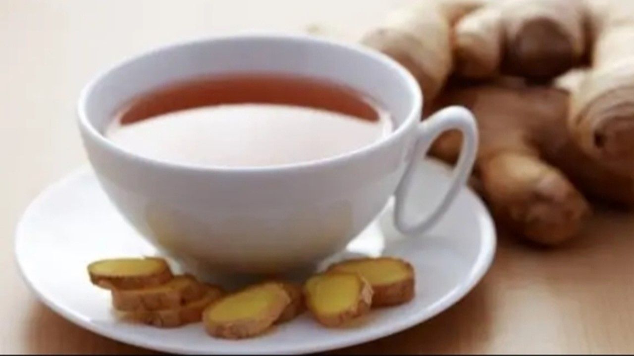 Resep teh jahe hangat dan berkhasiat untuk mengatasi perut kembung, mual, meriang, dan berbagai gejala masuk angin lainnya.