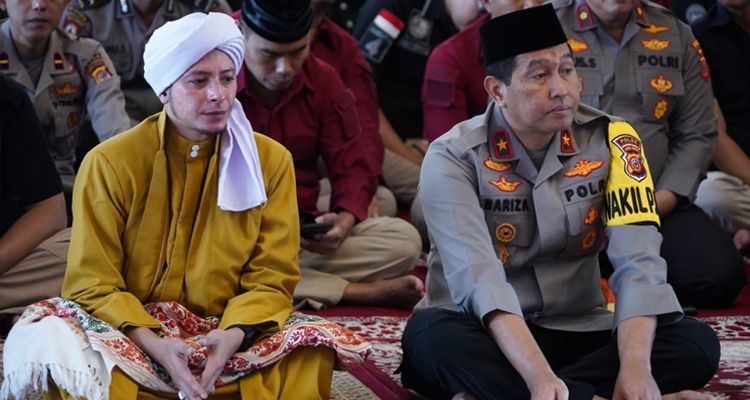 Wakapolda Jabar Brigjen Pol. Bariza Sulfi memimpin pelaksanakan kegiatan peringatan Isra Mi'raj Nabi Besar Muhamnad SAW Tahun 1444 H di Mapolda Jabar, Kota Bandung, Kamis 16 Februari 2023.