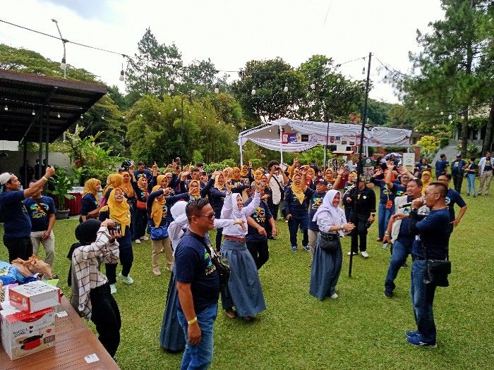 Alumni 91 SMAN 9 Bandung berjoged sambil mengenang masa berseragam putih abu