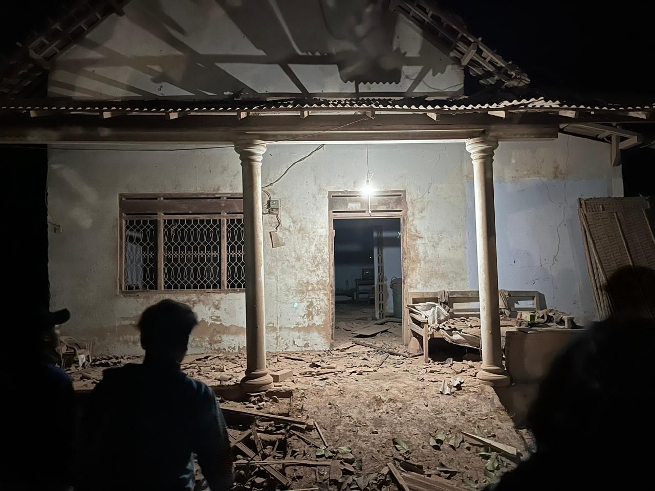 Puluhan rumah rusak akibat ledakan misterius di Desa Karangbendo, Kecamatan Ponggok, Kabupaten Blitar