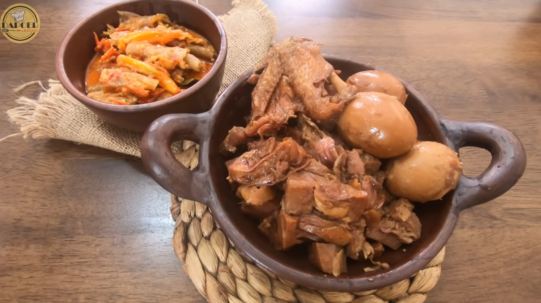 Terkunci dalam Rasa! Yuk Intip Warung Gudeg Paling Legendaris di Jogja Bikin Nagih