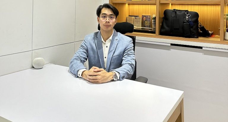 Sosok Romario Kusno, lulusan FTTM ITB yang kini sukses tekuni bisnis dan jadi content creator.