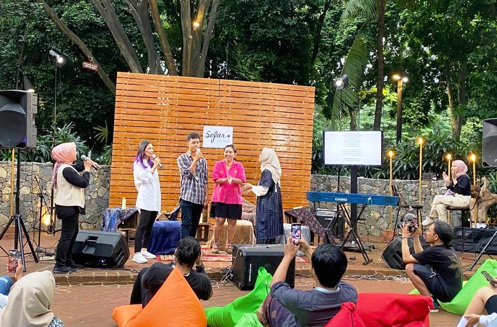 Di Eco Deck Hutan Kota pada tanggal 8 dan 9 Februari 2023, Sofar Sounds Jakarta  gelar workshop seputar musik yang disajikan oleh para pengisi materi unggul, Meda Kawu, Vera Syl, dan Yuyu Koswara. Foto: Lucius GK
