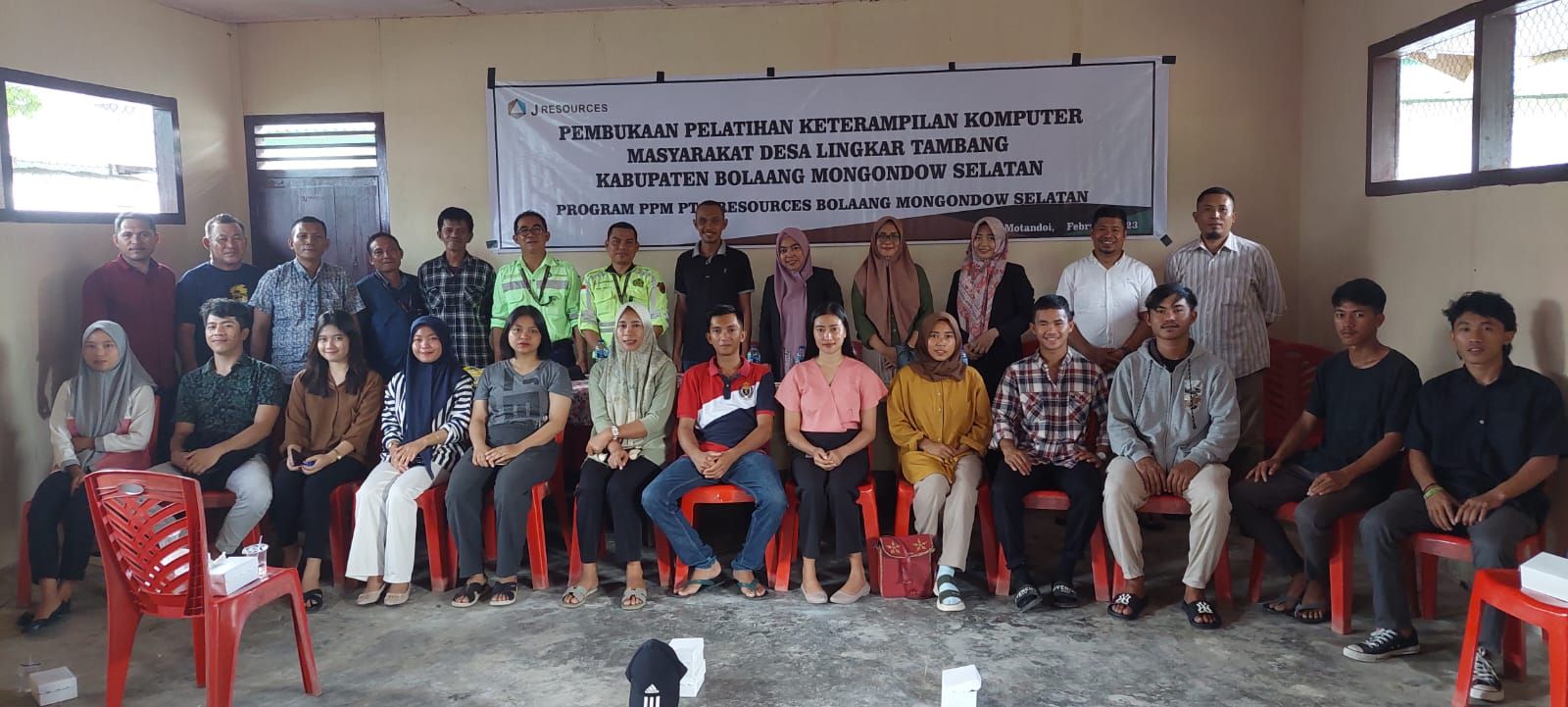 Foto Bersama Peserta Pelatihan Komputer Masyarakat Lingkar Tambang di Bolsel dan Jajaran PT. JRBM