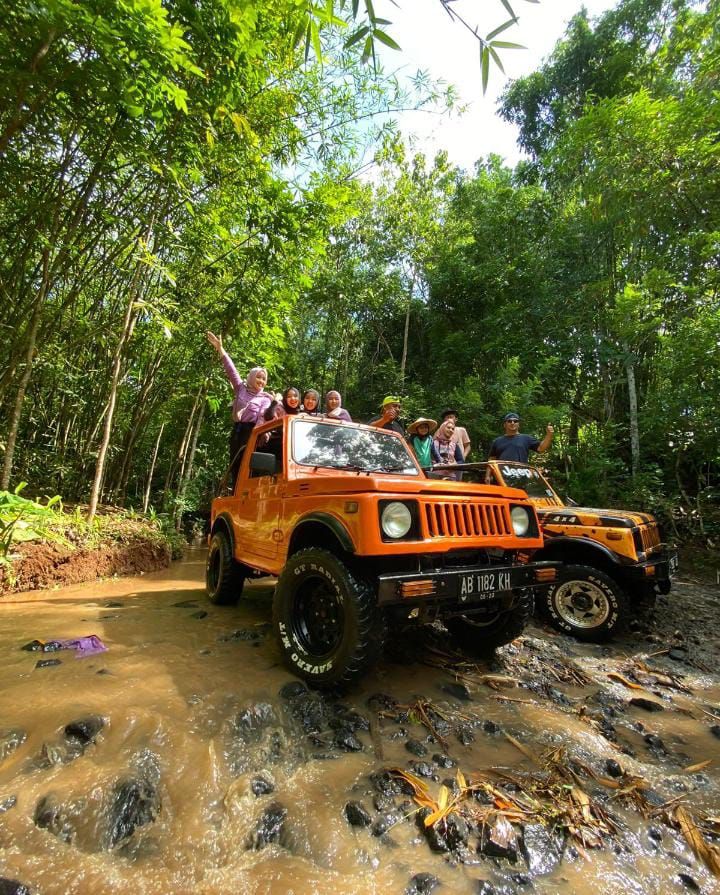 Paket Jeep Wisata (Sumber: Katalog reservasi Lintang Sewu)