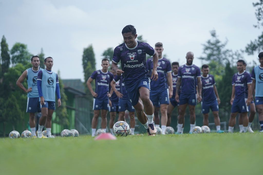 Febri Hariyadi masuk ke dalam skuad Persib vs Arema FC.