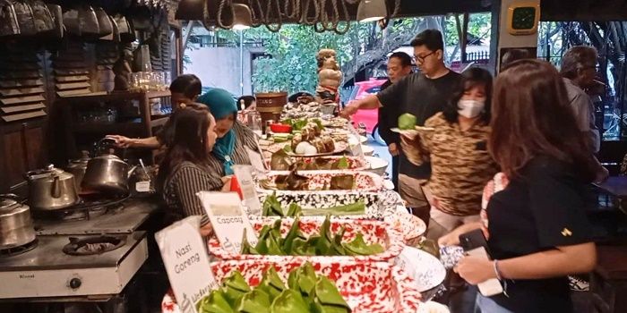 Wedangan Nala Gareng, sensasi kuliner tradisional yang bikin kangen Solo. Tempat makan ini hadir dengan mengusung konsep Jawa. (Foto: Dok. Istimewa)