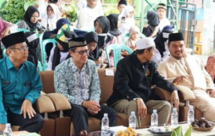 Wakil Bupati Subang, Agus Masykur Rosyadi pada acara peringatan Isra Mi'raj di SDIT Bahrul Ulum Sompi Subang.