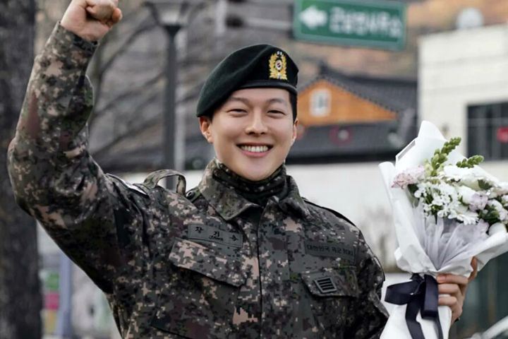 kegembiraan Jang Ki Yong menyelesaikan wajib militernya