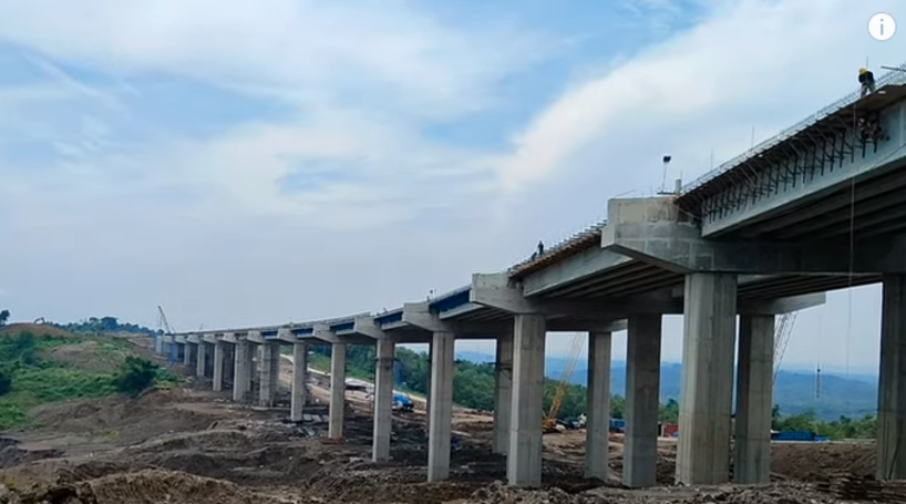 Jembatan Kedondong Tol Cisumdawu sudah terhubung, tinggal finishing