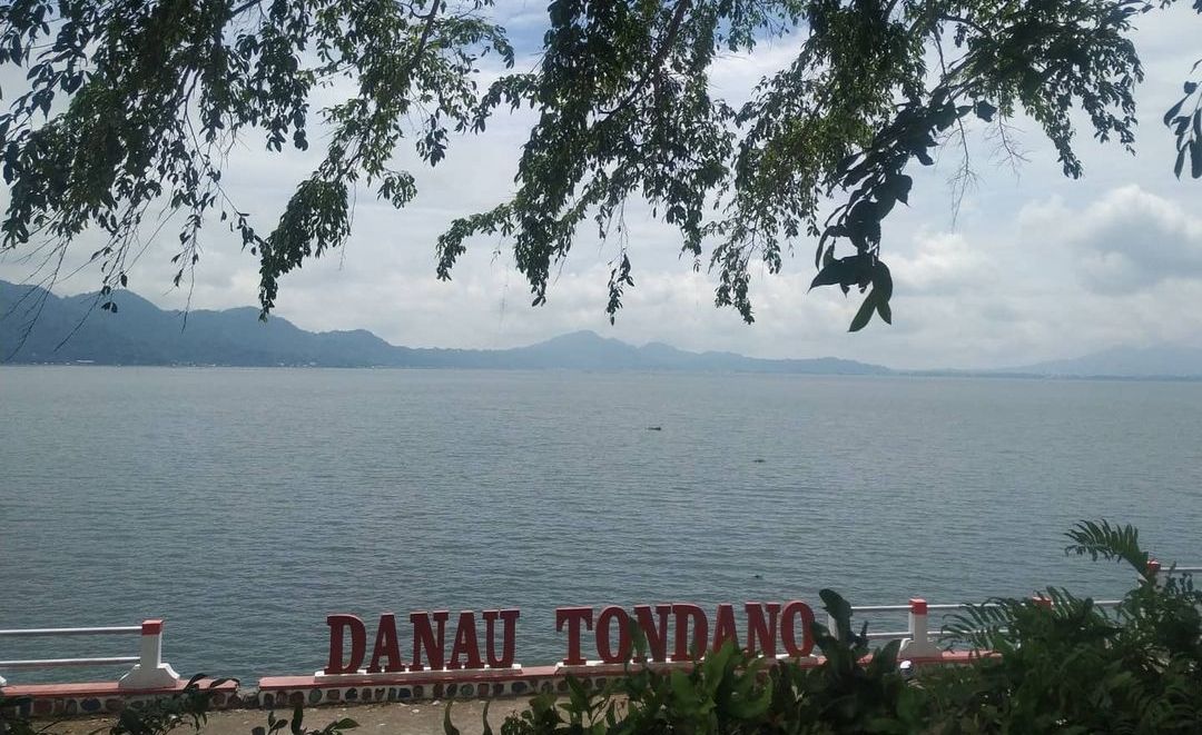 Panorama alam Danau Tondano