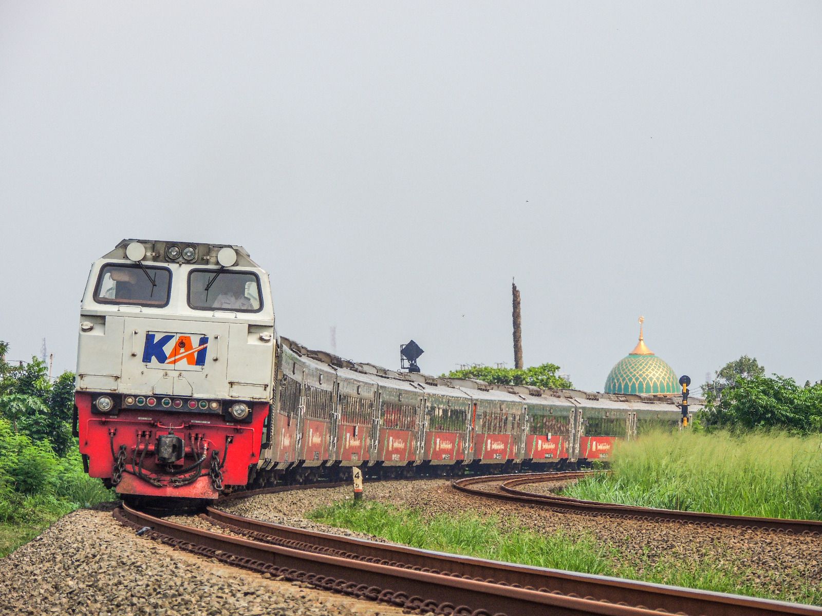 Ilustrasi kereta api.*