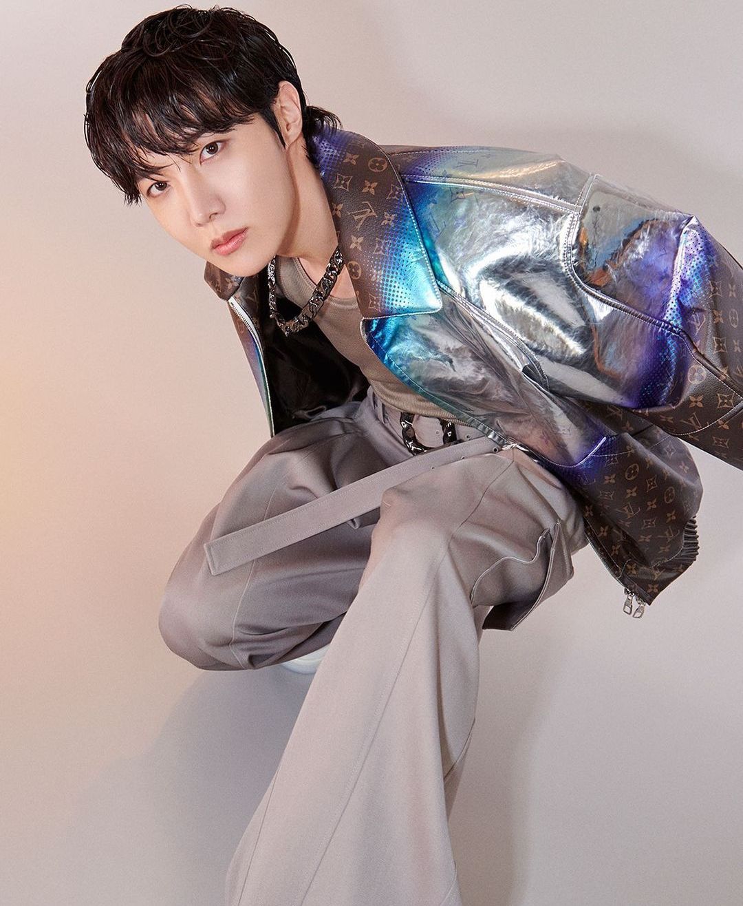 theqoo] LOUIS VUITTON'S AMBASSADOR J-HOPE'S FIRST CAMPAIGN REVEAL
