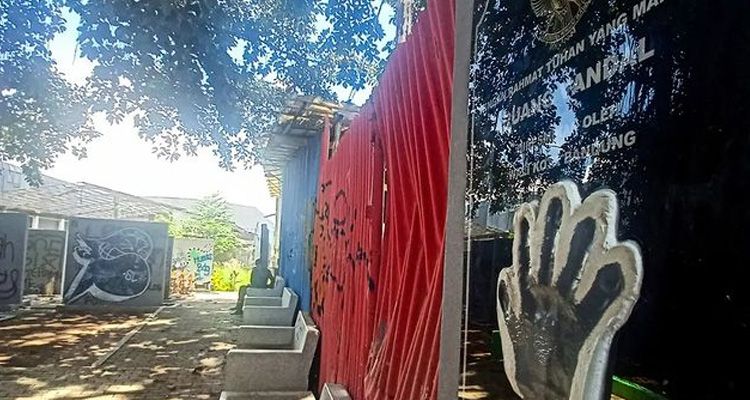Ruang Vandal Karet Kebo di Kota Bandung, tempat penyaluran hobi grafiti atau corat-coret tembok.