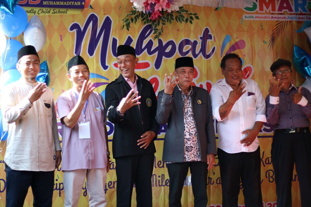 Keapala Sekolah SD Muhammadiyah 4 Agus Ikhwan (tiga dari kiri), PDM Kota Denpasar dan Komite 
