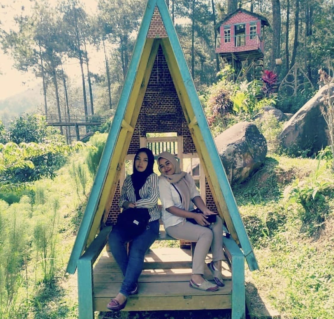 Rumah hobbit hingga rumah pohon di Puthuk Mangir Gunung Payung