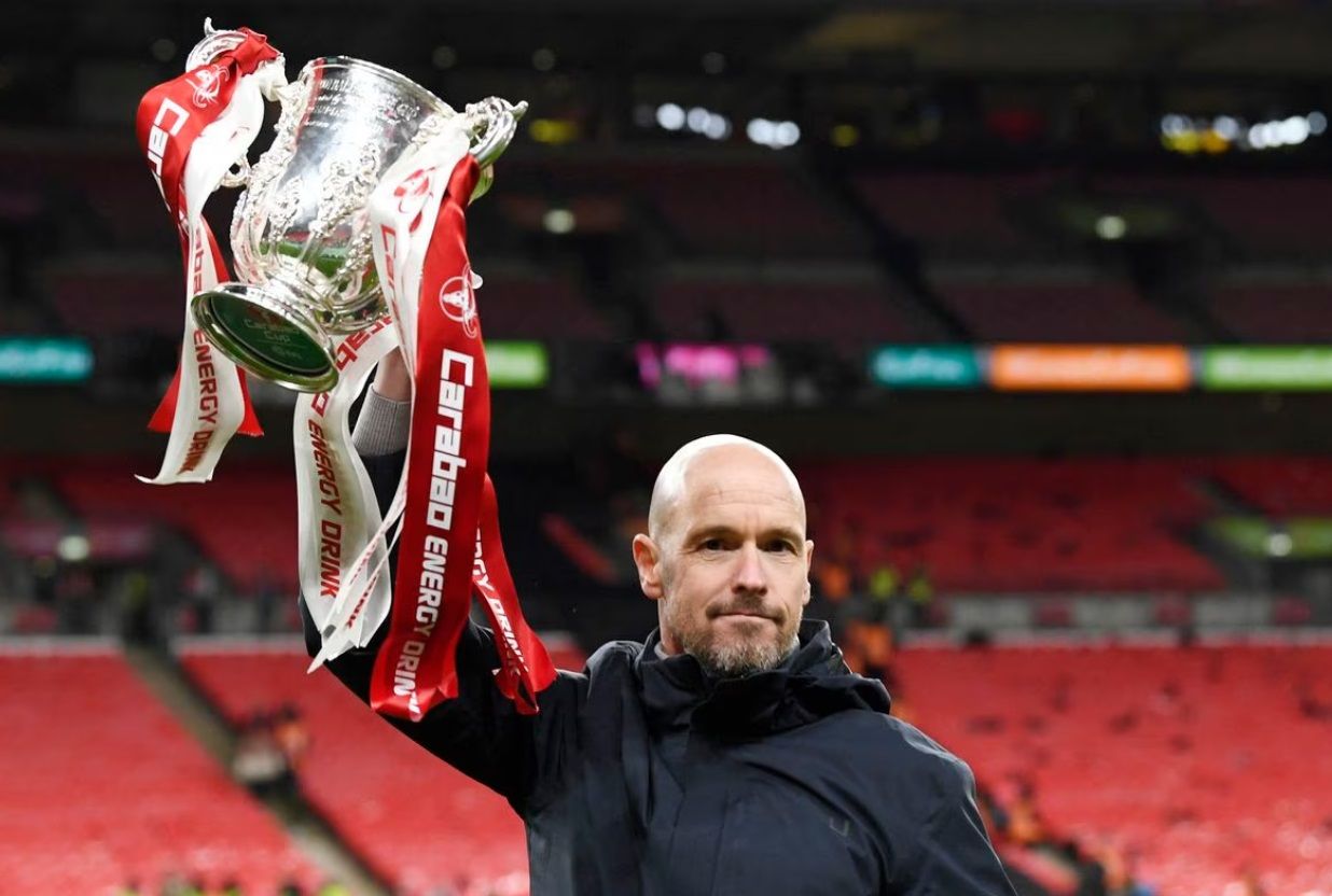 Manager Manchester United, Erik ten Hag usai klub asuhannya menjadi juara Carabao Cup pada Minggu, 26 Februari 2023.