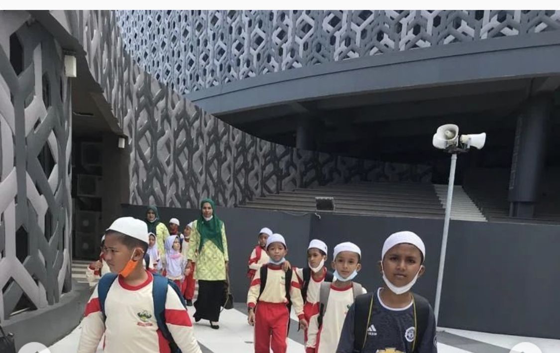 Murid SD Kartika 1 serta TK Kartika 14 berkesempatan untuk belajar langsung dengan didampingi oleh dewan guru serta pemandu dari Museum Tsunami Aceh.