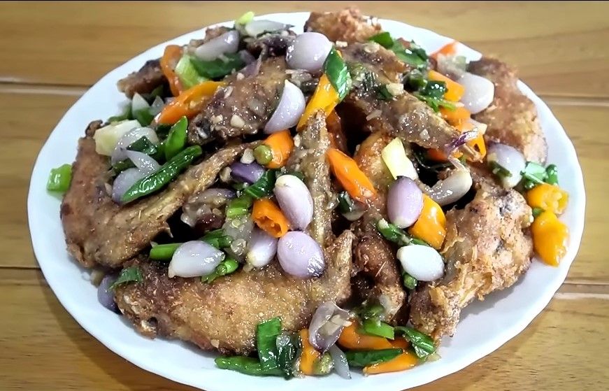 Resep Sayap Ayam Goreng dengan Oseng Bawang yang Gurih, Pedas, dan Lezat, Dijamin Bikin Nagih dan Nambah Terus