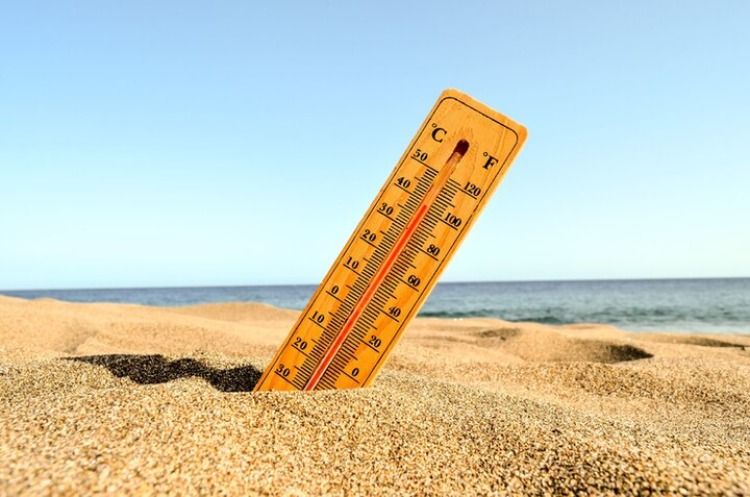 Ilustrasi pengukur cuaca panas di wilayah suatu wilayah pesisir.