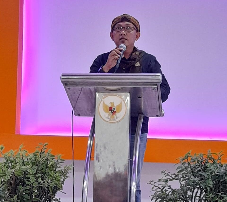 Ketua Umum Papag Setra, Asep B Kurnia atau Aa Maung minta Timnas U-20# untuk tidak cengeng pasca pembatalan Indonesia sebagai tuan rumah