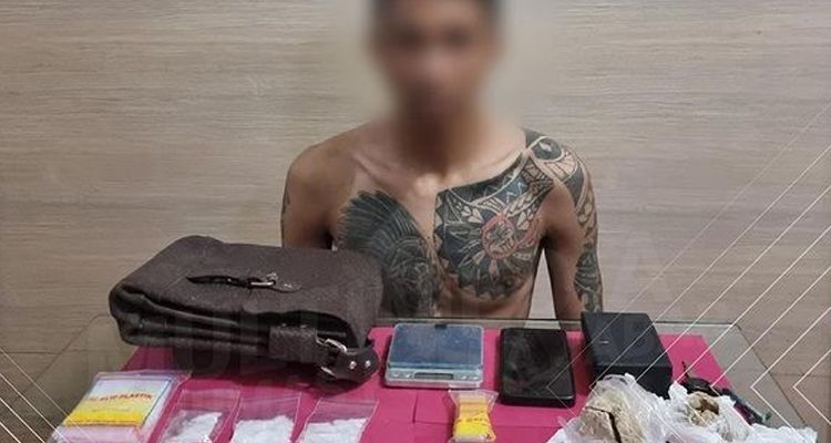 Pria berinisial MIM (26) yang ditangkap polisi usai melemparkan 4 paket narkoba jenis sabu yang disembunyikan di dalam bakso ke kawasan Lapas Kelas IIB, Nyomplong, Kota Sukabumi.