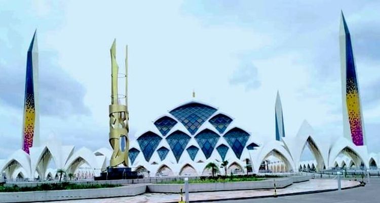 Masjid Al Jabbar.  Ilustrasi JADWAL Sahur RAMADHAN 2023 BANDUNG Raya dan Sekitarnya, Lengkap Jam Buka Puasa.