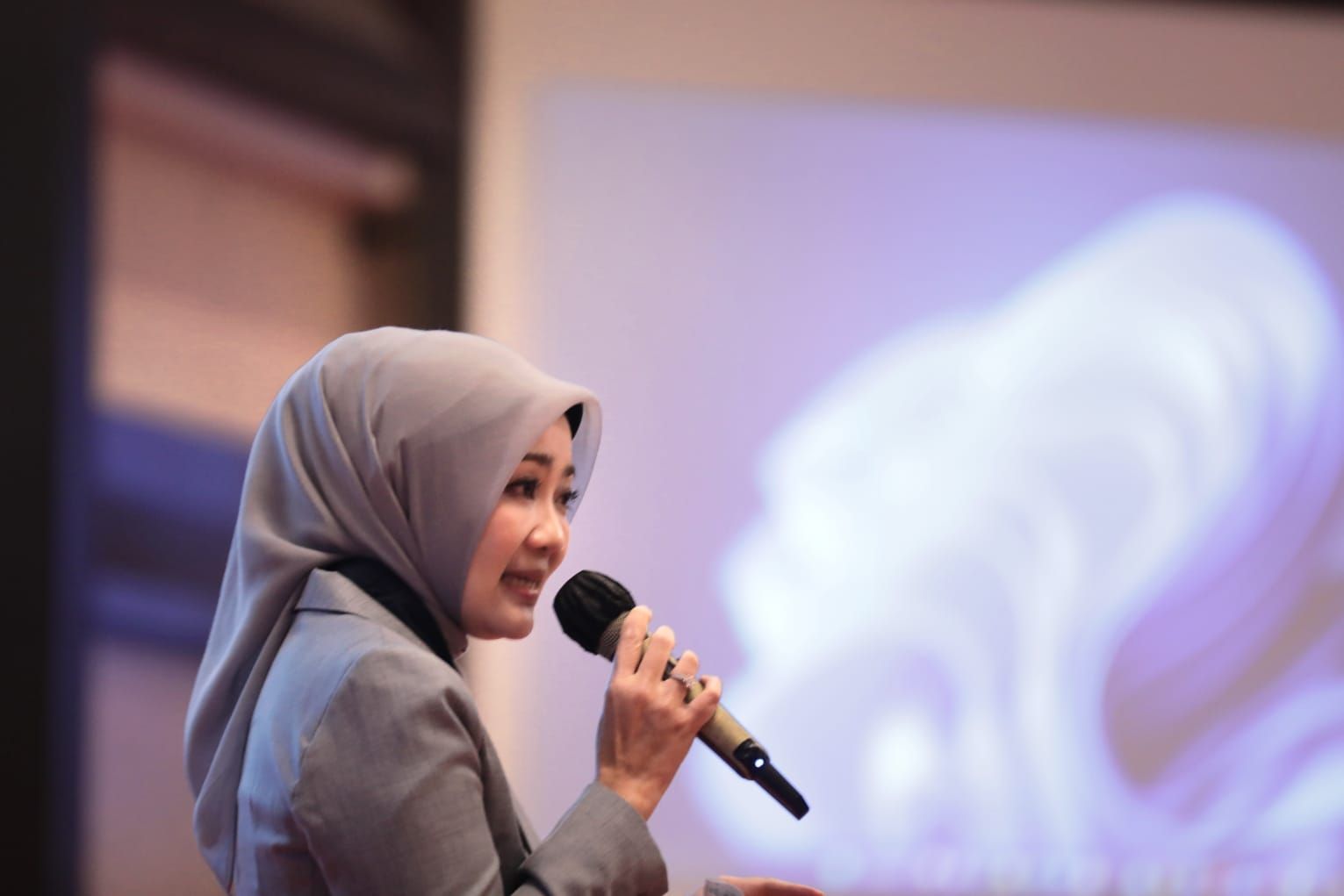 Atalia Ridwan Kamil saat tambil menjadi narasumber bicara soal sosok perempuan