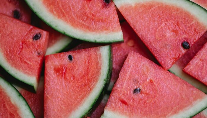Potongan buah semangka yang memiliki  manfaat bagi kesehatan tubuh./Pexels